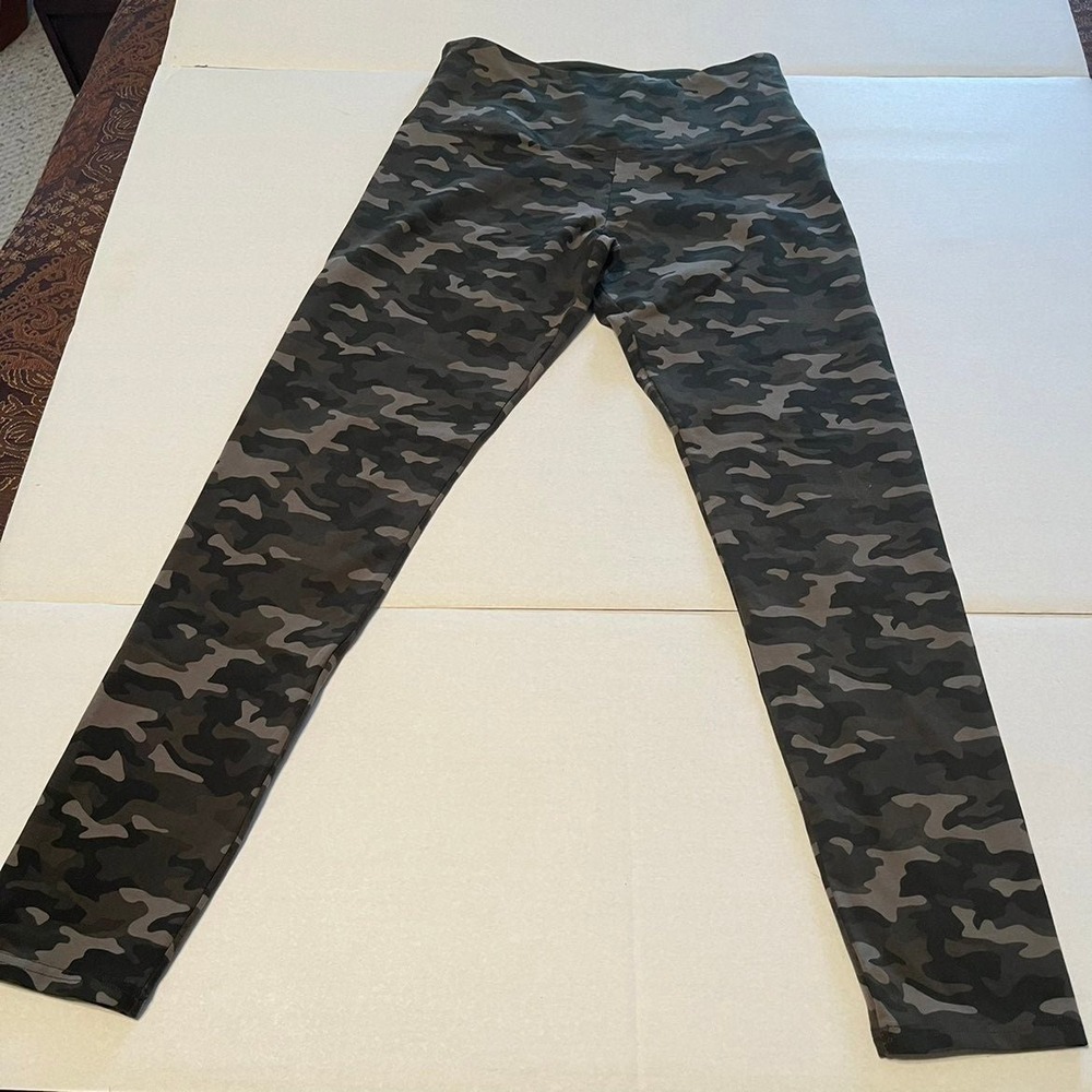 Casablanca by Marrakech Clothing Co. Camo leggings size small‎ printed legging